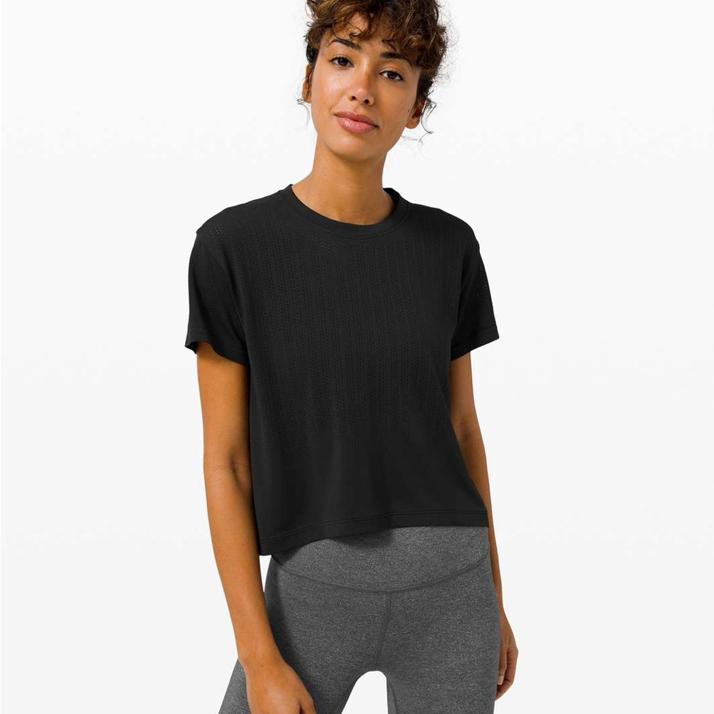 Lululemon Black Short Sleeve Mesh shirt. Size XS/S